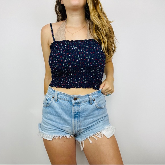 Brandy Melville navy floral smocked crop top - Picture 3 of 7